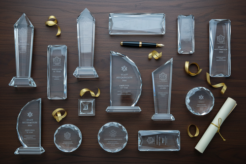 Premium crystal corporate awards and trophies for 2026 annual galas by Meru Trophy, featuring custom engraving for staff.