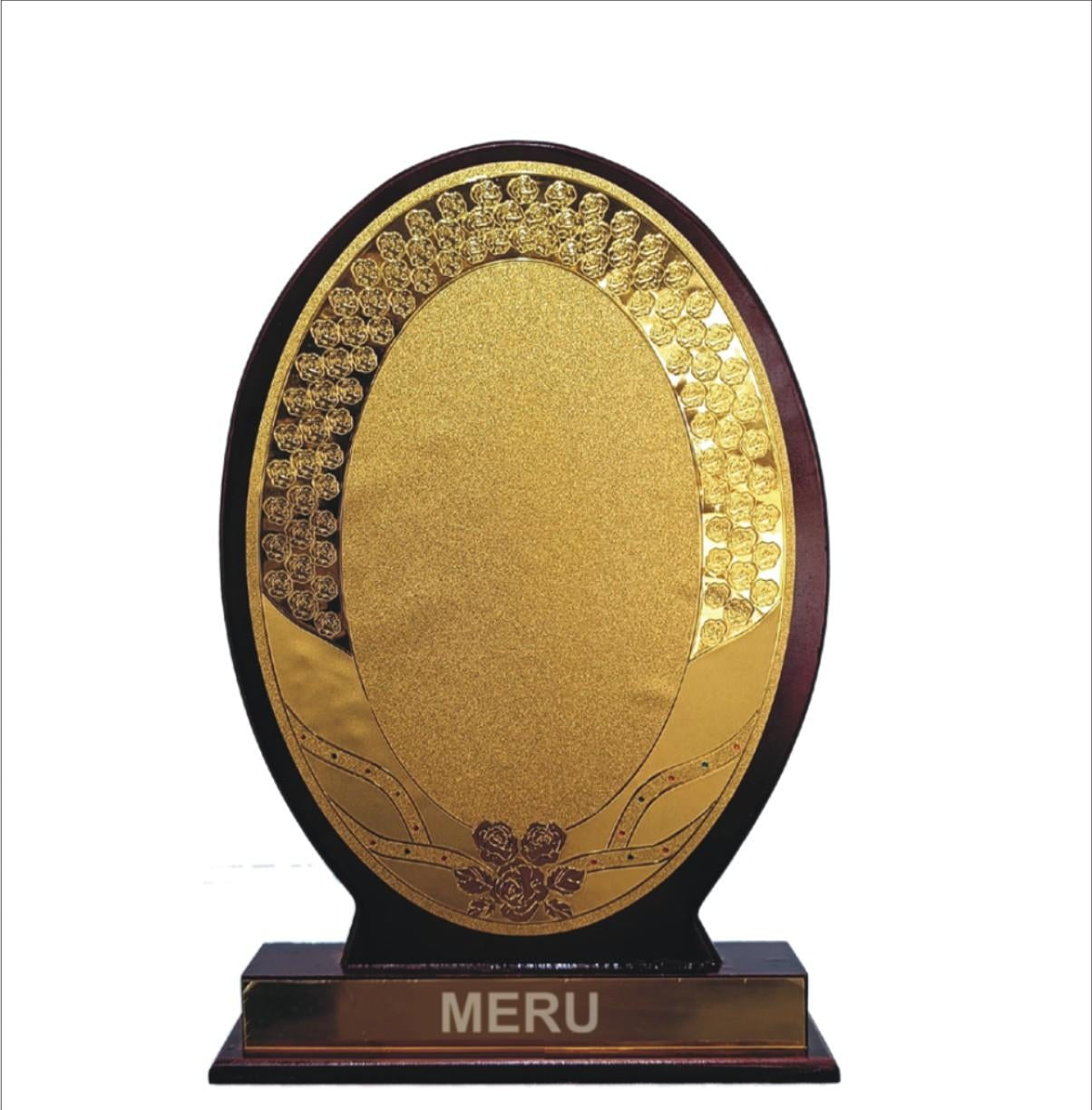 Elegant wooden memento award with gold accents; ideal for recognition.